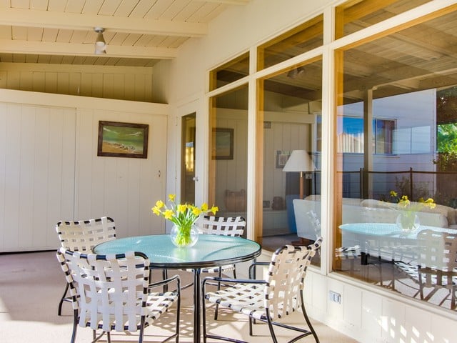 Outside dining by the pool.