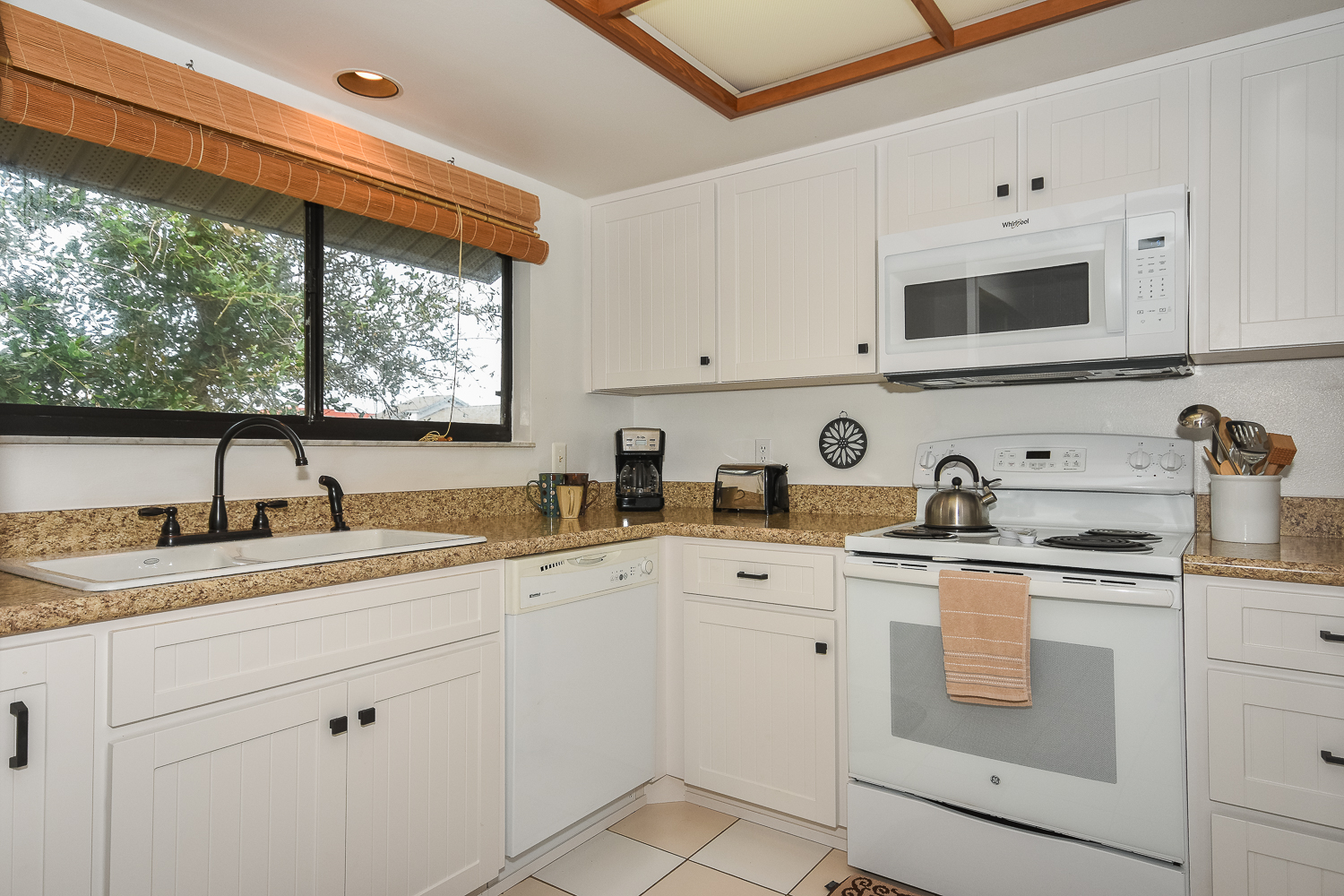 Fully equipped kitchen with everything you'll need to prepare your favorite island treat.