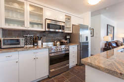 Gourmet Kitchen, Fully Equipped, Granite Counters, Stainless appliances.