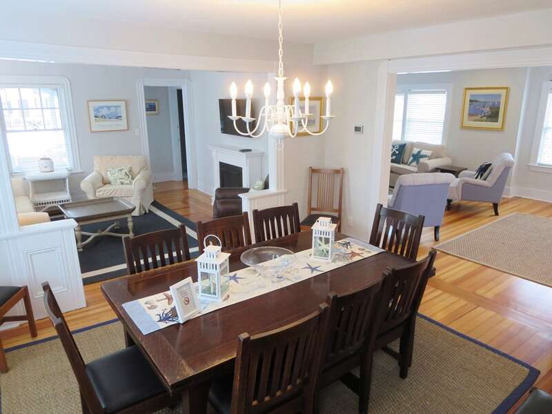 Table expands on either end!  388 Main St-Chatham Cape Cod New England Vacation Rentals