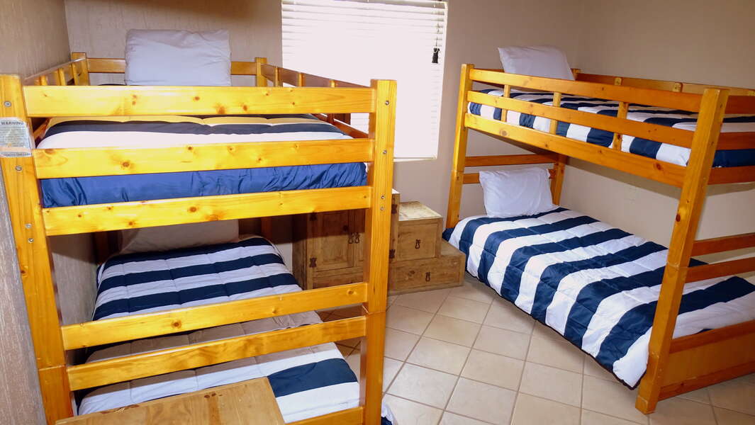 Two Twin Bunk Beds sleeps four