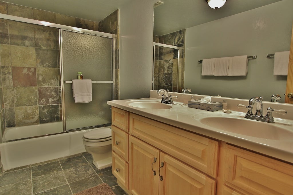 Master Bathroom with Shower/Tub Combo in Park City Racquet Club Village - Park City
