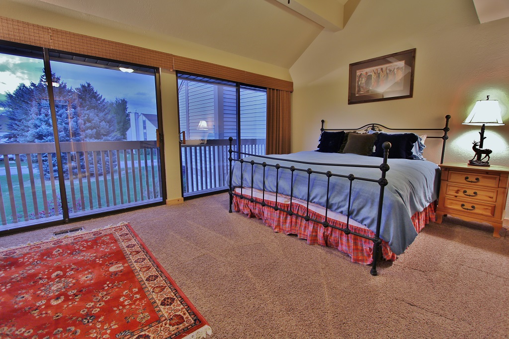 Master Bedroom with King size bed and 46