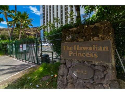 Entrance Sign of the Hawaiian Princess.