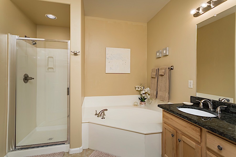 Master Bath - Soaking tub & dual vanity w/ walk-in shower