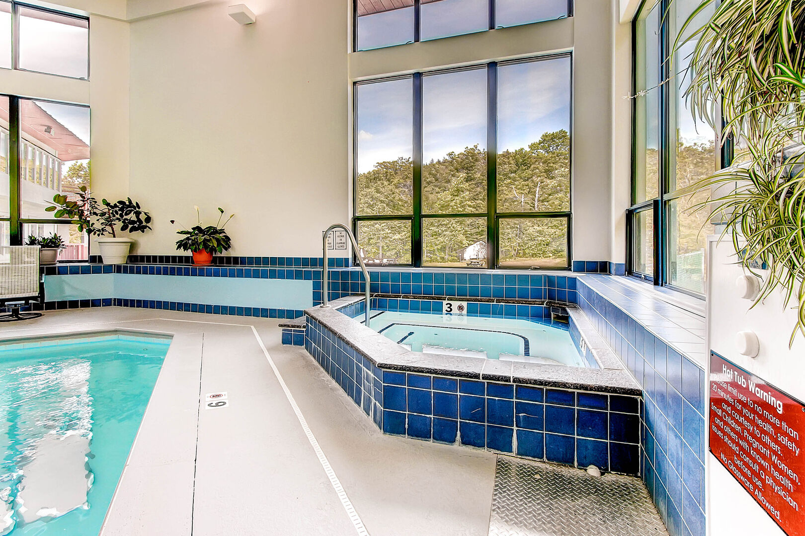 Sunrise Sport Center Communal outdoor indoor hot tub