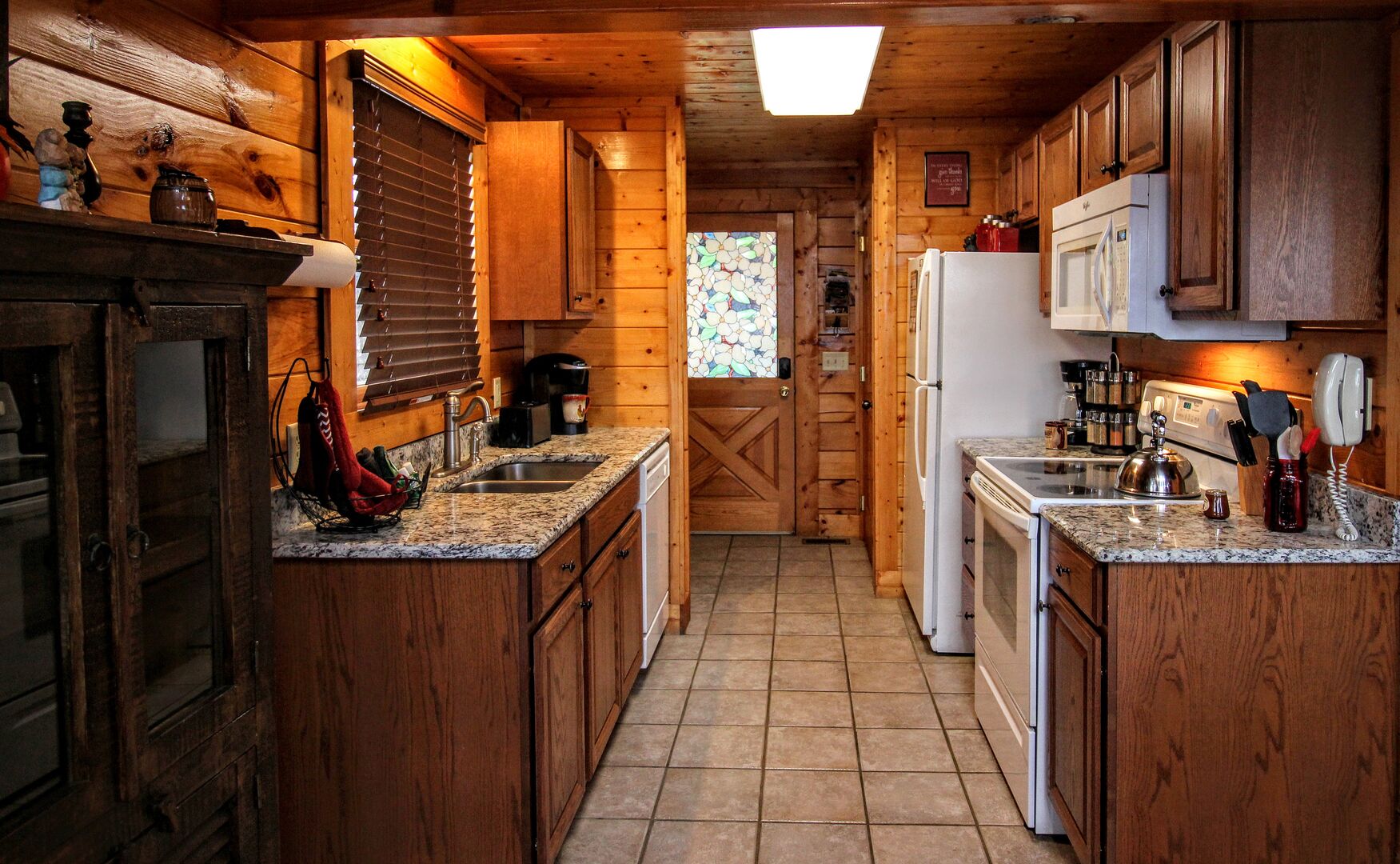 FULLY EQUIPPED KITCHEN INCLUDING A CUPBOARD TO STORE YOUR NON-PERISHABLES. NEW OAK CABINETS & GRANITE COUNTER TOPS THRU OUT CABIN.