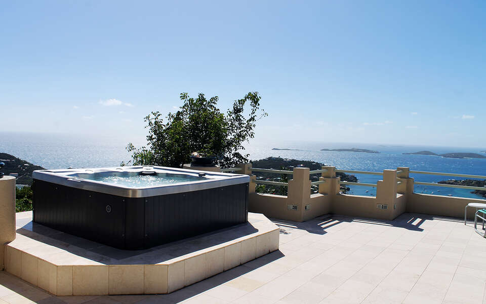 Hot tub/Jacuzzi on deck with view