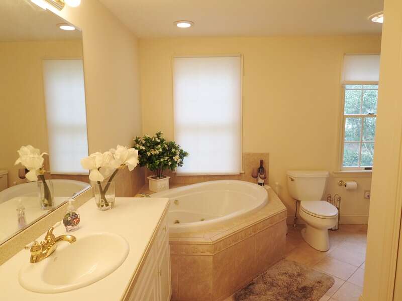 En suite-With Jacuzzi - 151 Sky Way Chatham Cape Cod New England Vacation Rentals