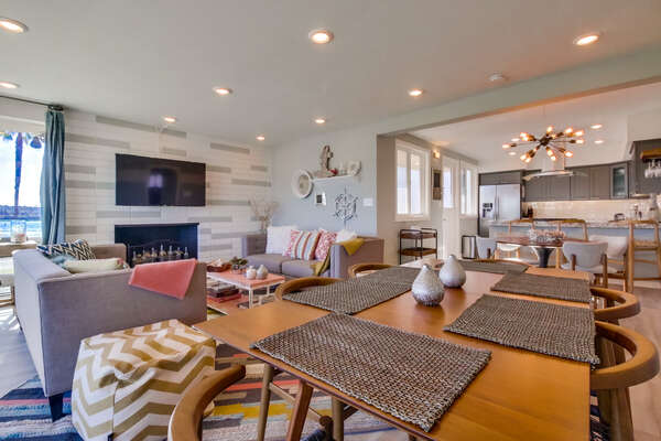 Dining Room Table in our Waterfront San Diego Rental Seats 6