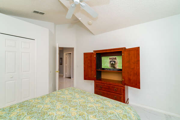 Bedroom 5 showing flatscreen TV