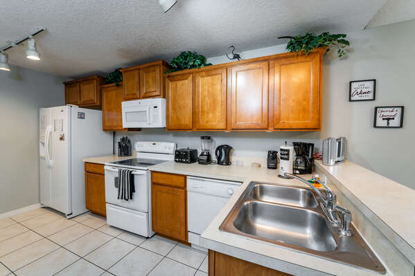 Kitchen with all major appliances