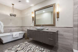 En-Suite Full Bathroom - Shower & Tub