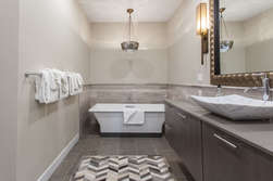 En-Suite Full Bathroom - Shower & Tub