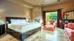 Guest House (king bed and pullout queen sofa with ensuite bathroom)