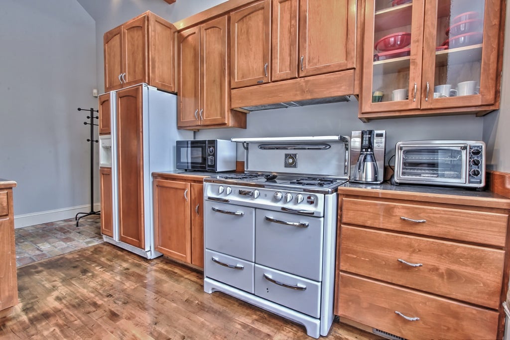 Large kitchen with gas stove