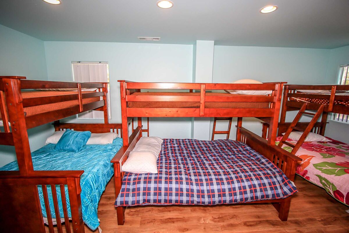 Bedroom 5- 3 Sets Of Bunk Beds ( Twin / Queen )