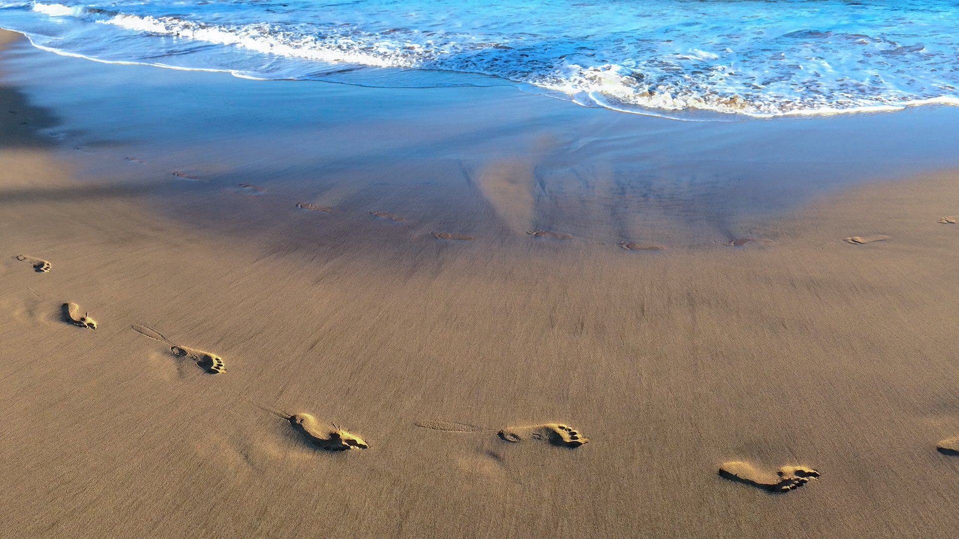 Footprints on Waipuilani Beach