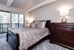 Downstairs Master Bedroom #2 - Queen Bed - Full En-Suite Bathroom - Flat Screen TV