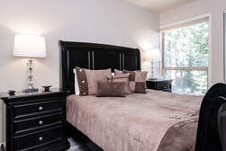 Master Bedroom #1 - Queen Bed - Full En-Suite Bathroom - Flat Screen TV -