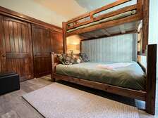 Guest Bedroom - Bunk Bed (Twin Over Queen) / Flat Screen TV