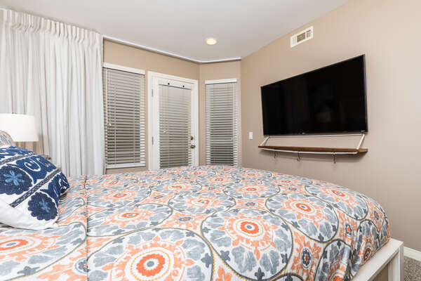 Guest bedroom #1 - Queen Bed - Ground Floor inside our Vacation Rental in San Diego California
