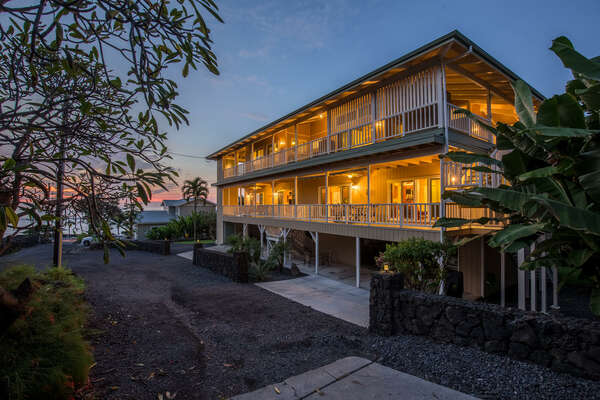 Puuwai O' Kahaluu - external view of this Kona Hawai'i vacation rental at night.