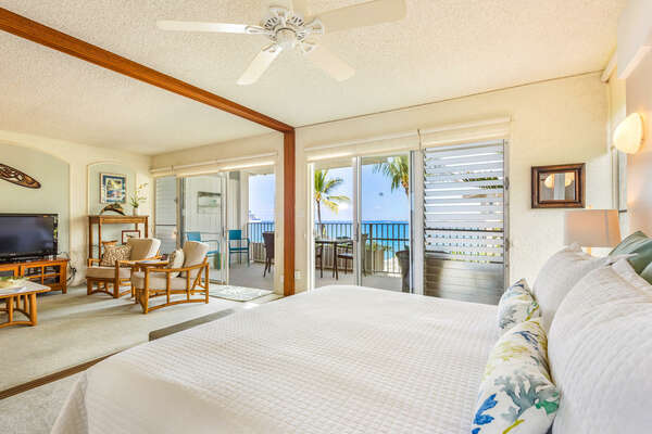 Ocean View Master Bedroom with access to Lanai.