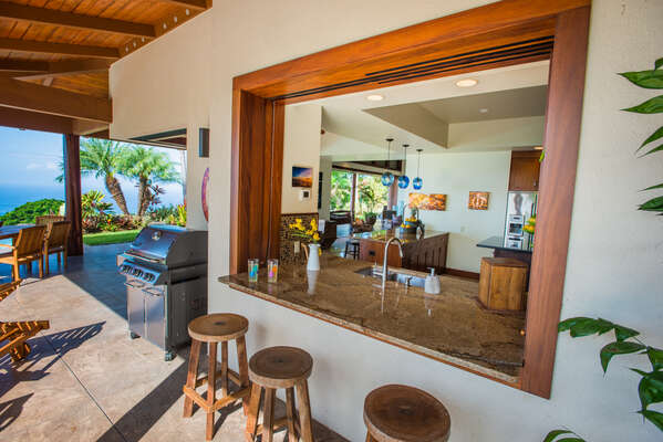 This home for rent Kailua Kona HI features an outside bar.