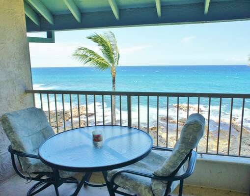 Table and chairs on the oceanfront lanai