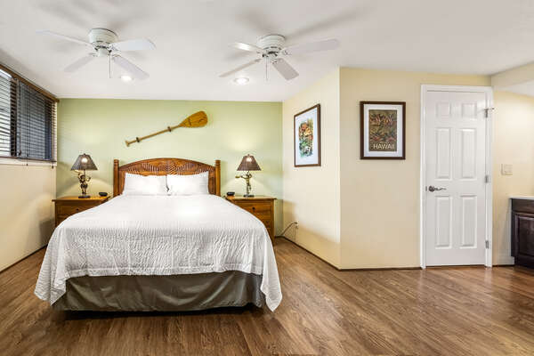 Loft Bedroom with Hardwood Floors and Queen Bed at Country Club Villas 324
