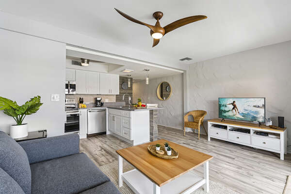 Luxurious Living Room and Kitchen at Casa De Emdeko 314
