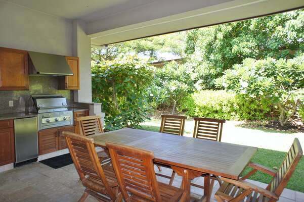 Spacious Covered Lanai with Private BBQ