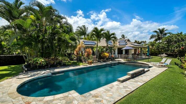 The backyard pool and back exterior of this Kona Hawaii vacation rental.