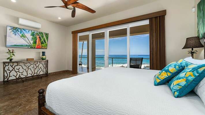 Oceanfront Primary Bedroom with King Bed, AC & Access to the Lanai
