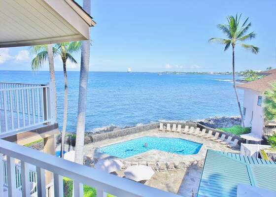 view of pool and ocean from kona hawaii vacation rental