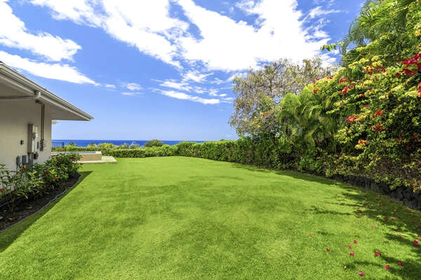 Beautiful Side Yard of our Kona Hawaii Vacation Rental