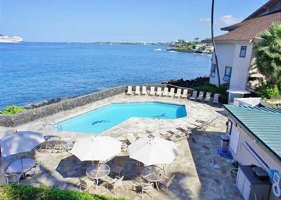 Complex Pool and Spa outside our kona hawaii vacation rentals