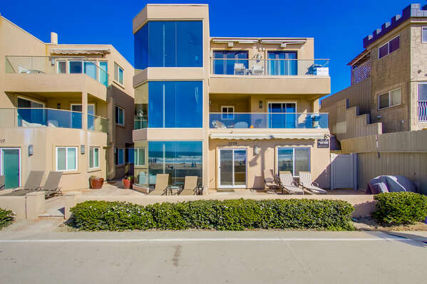 Front of this Mission Beach Vacation Penthouse from beach