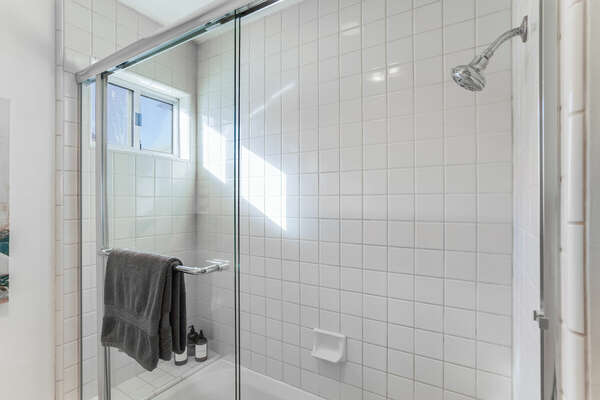 Guest Bedroom En-Suite w/ Tub Shower - 2nd Floor