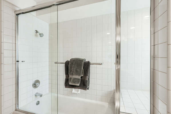 Master Bathroom w/ Dual Vanities & Walk-In Shower - 2nd Floor