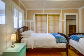 Third bedroom with two twin beds.