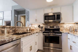 Fully Equipped Kitchen, Granite Counters, Stainless Appliances