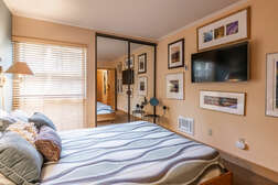 Downstairs Master Bedroom - Queen Bed - En-Suite Full Bathroom - Flat Screen TV
