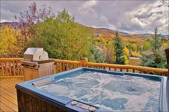 Large Hot Tub and with Views, Privacy