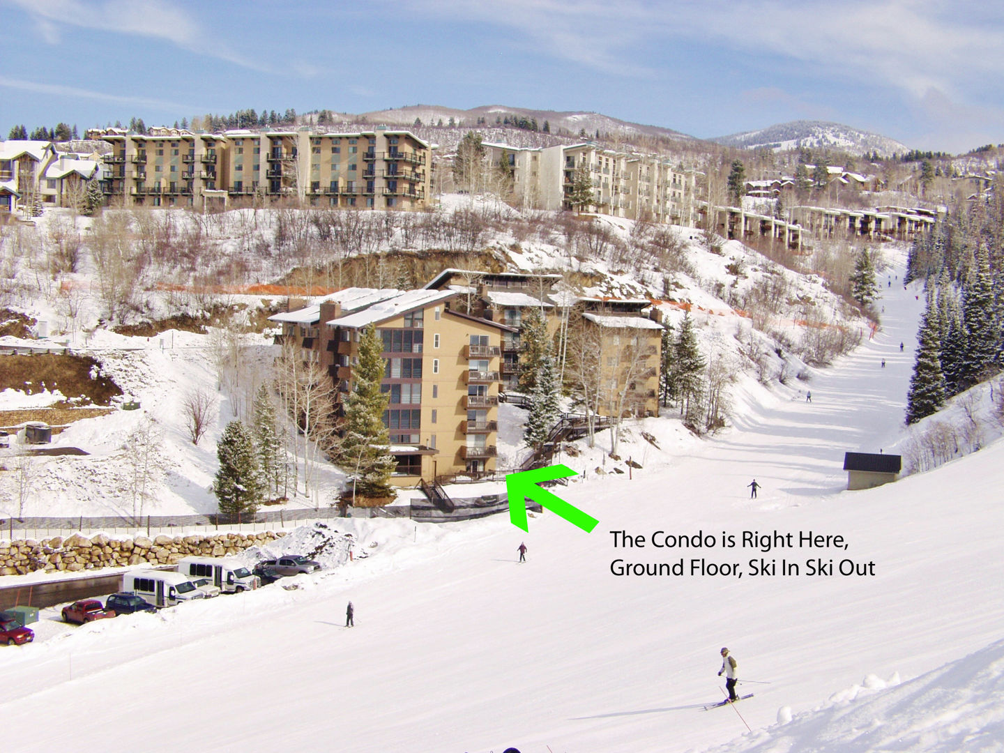 TRUE SKI IN SKI OUT - Ski right to & from your door Private Shuttle, Outdoor Hot Tub Photo