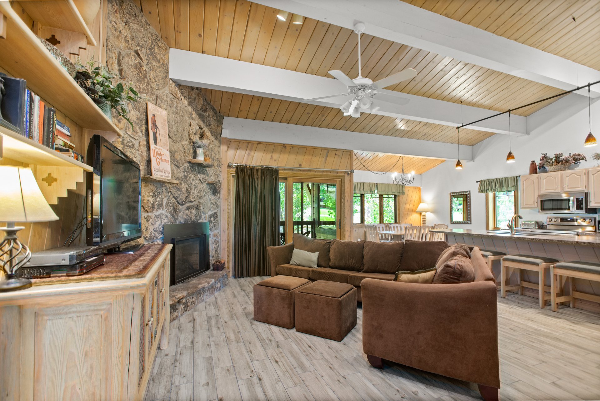 Air Conditioned, 135 Steps From Ski Access, Outdoor Pool and Hot Tub Photo