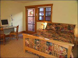 4th bedroom with Queen bed, separate entrance