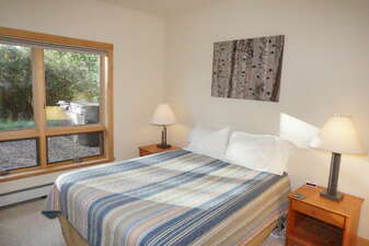 3rd Bedroom with Queen Bed/Private Bath/TV
