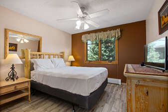 Bedroom 2 - Queen bed, mountain views